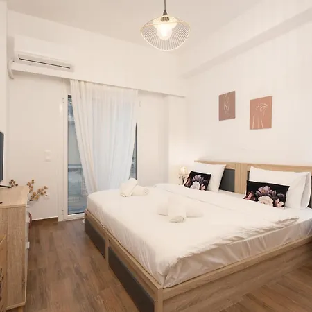 Elegant & Fresh In Hip Pagrati, Apartment Athens