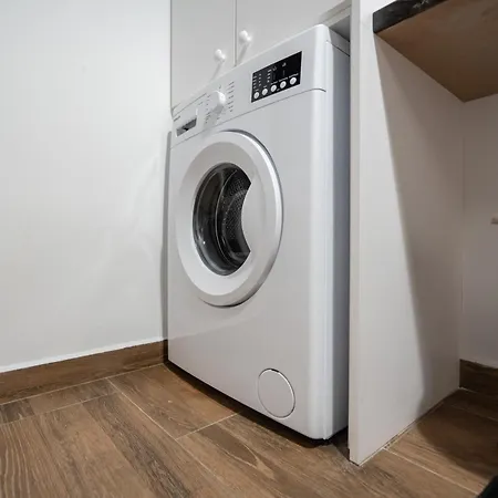 Elegant & Fresh In Hip Pagrati, Apartment
