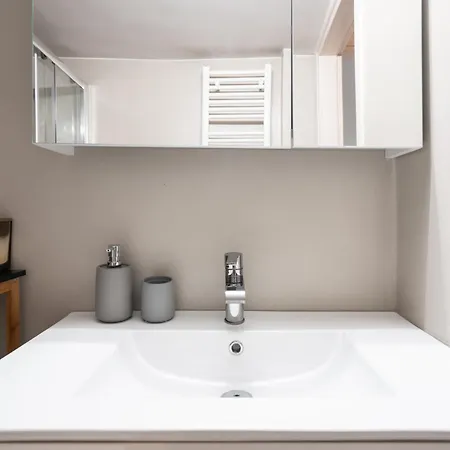 Elegant & Fresh In Hip Pagrati, Apartment *